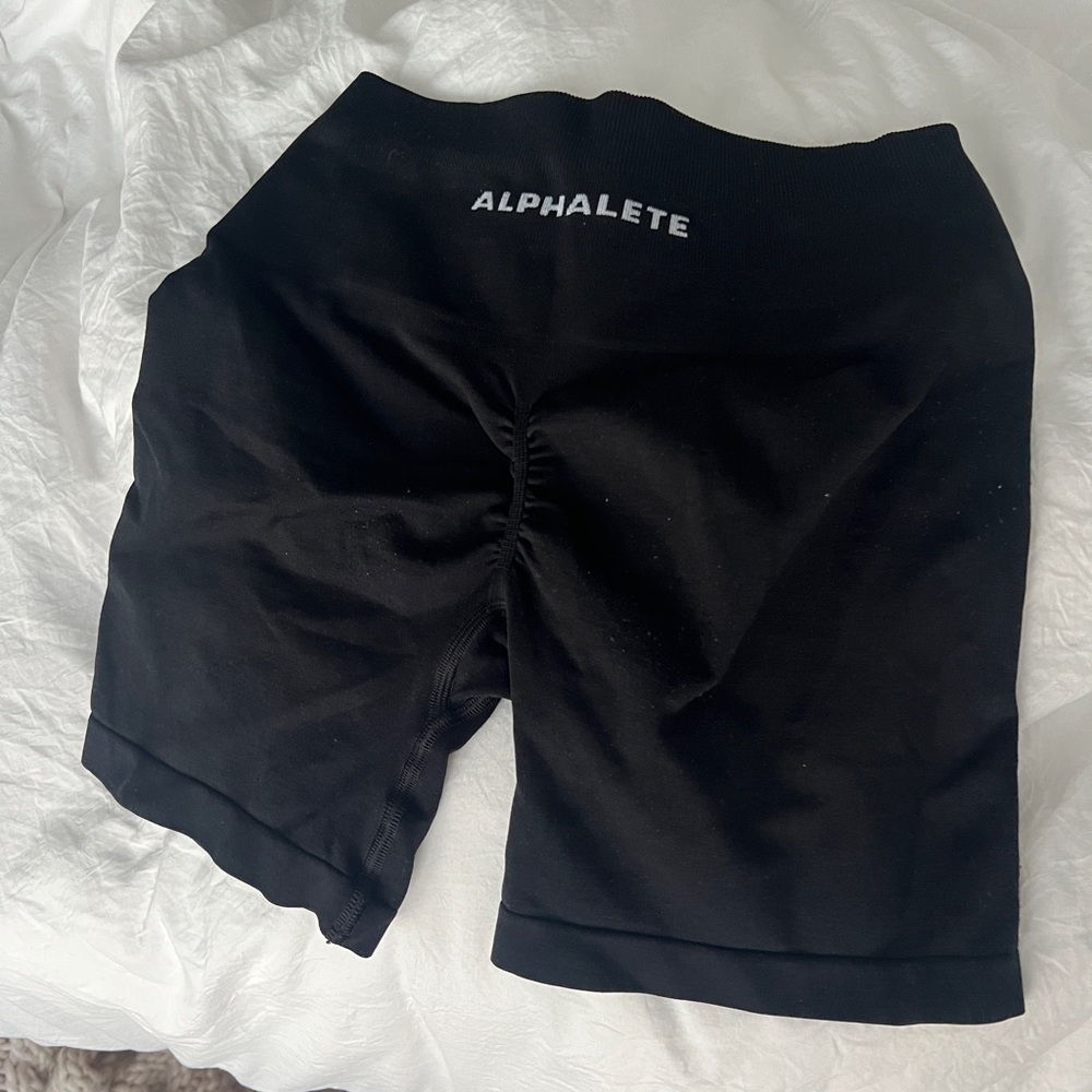 alphalete amplify 4.5 in short